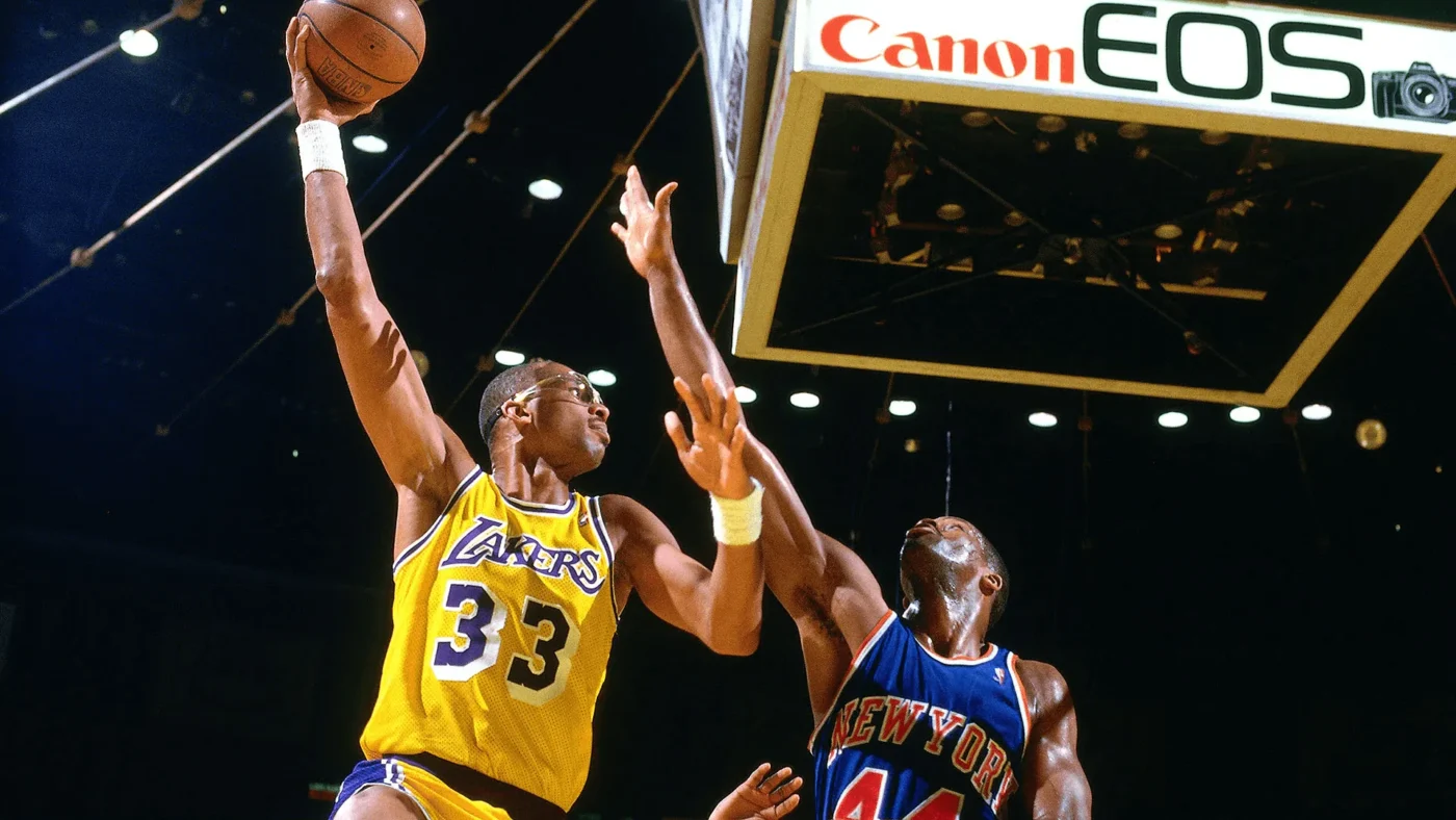 kareem-abdul-jabbar-cau-thu-xuat-sac-nhat-vong-play-off-nba-min_11zon